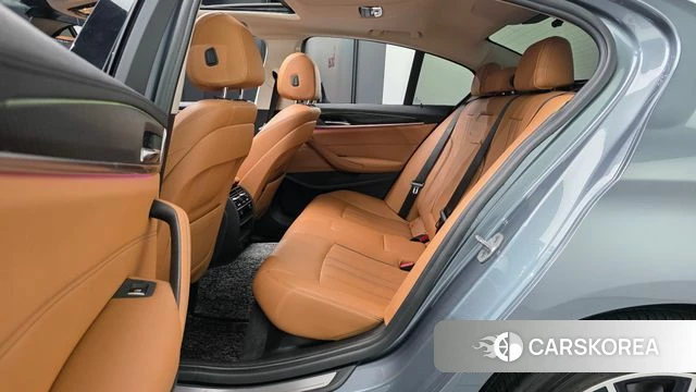 BMW 5 Series (G30) 2019 Серый из Кореи, фото 2
