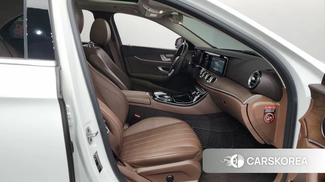 Mercedes-Benz E-Class W213 2019 Белый из Кореи, фото 2