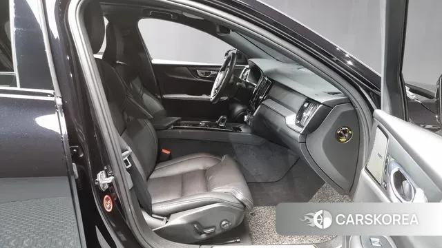 Volvo S60 3rd generation 2022 Черный из Кореи, фото 2