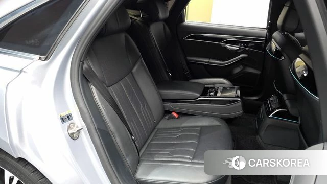 Audi A8 (D5) 2021 Серебристо-серый из Кореи, фото 2