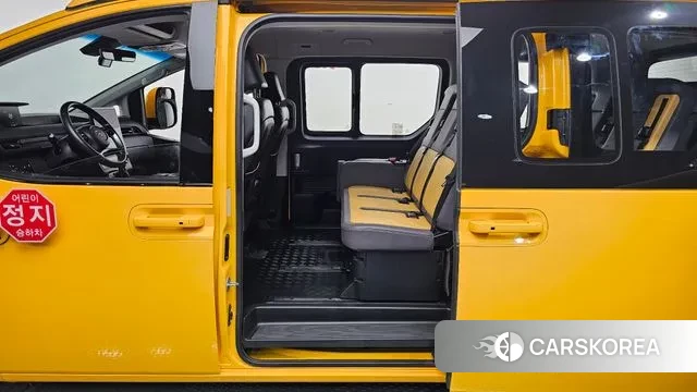 Hyundai Staria 2022 Желтый из Кореи, фото 2