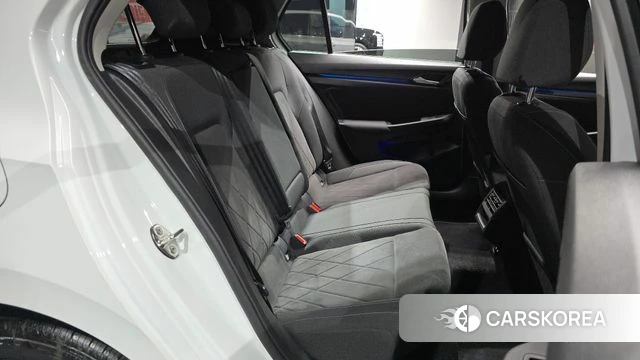 Volkswagen Golf 8th Generation 2022 Белый из Кореи, фото 2