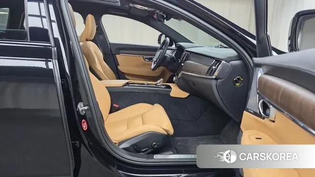 Volvo V90 Cross-Country 2023 Черный из Кореи, фото 2