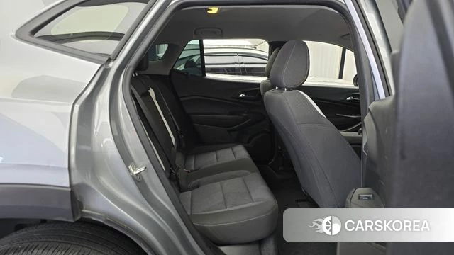Chevrolet (GM Daewoo) Trax Crossover 2024 Серебристо-серый из Кореи, фото 2