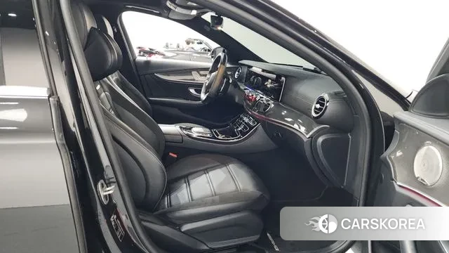 Mercedes-Benz E-Class W213 2021 Серый из Кореи, фото 2