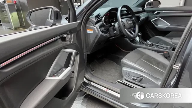 Audi Q3 (F3) 2023 Серый из Кореи, фото 2