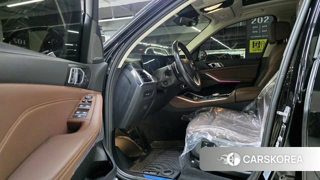 BMW X5 (G05) 2023 Черный из Кореи, фото 2