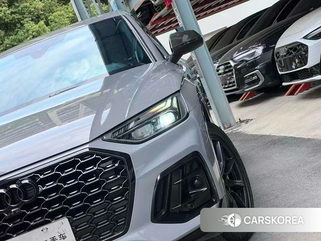 Audi Q5L Sportback 2021 Темно-серый из Китая, фото 2
