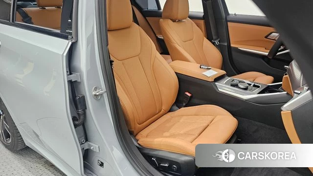 BMW 3 Series (G20) 2025 Светло-серебряный цвет из Кореи, фото 2