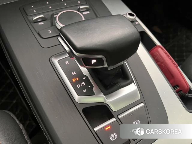 Audi Q5L 2021 Серебристо-серый из Китая, фото 2