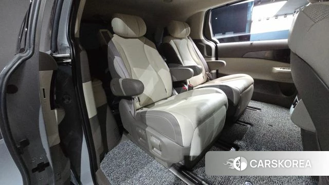 Kia The New Carnival 4th Generation 2024 Серебристо-серый из Кореи, фото 2