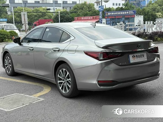 Lexus ES 2024 Серебристо-серый из Китая, фото 2