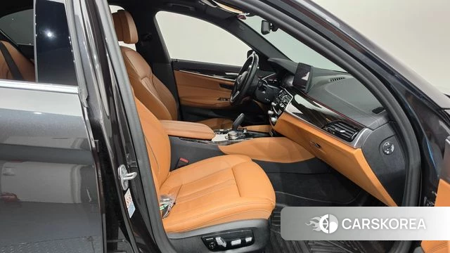 BMW 5 Series (G30) 2021 Серый из Кореи, фото 2