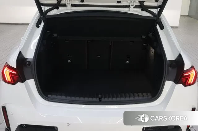 BMW 1 Series (F70) 2025 Белый из Кореи, фото 2