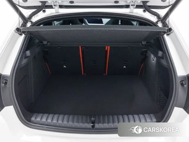 BMW 1 Series (F40) 2024 Белый из Кореи, фото 2