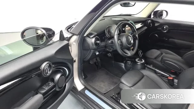 Mini Cooper 2023 Песочный из Кореи, фото 2