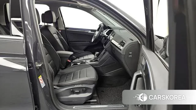 Volkswagen Tiguan second Generation 2022 Серый из Кореи, фото 2