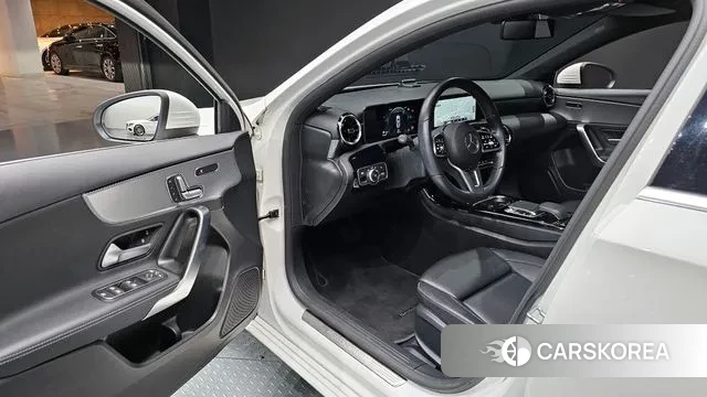 Mercedes-Benz A-Class W177 2019 Белый из Кореи, фото 2