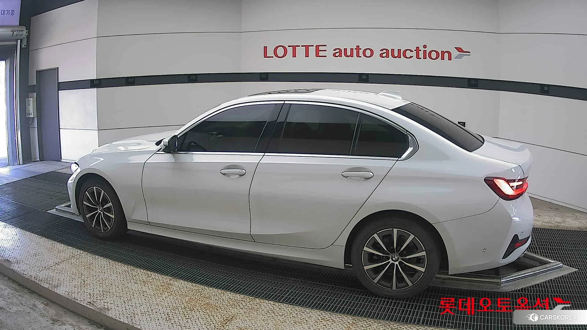 BMW  320i 2022 Alpine White из Кореи, фото 2