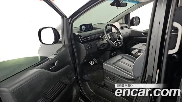 Hyundai Staria 2023 Черный из Кореи, фото 2