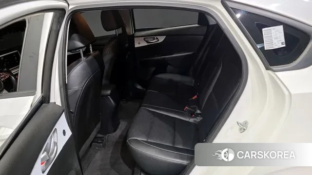 Kia The New K3 2nd generation 2022 Белый из Кореи, фото 2