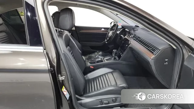 Volkswagen Passat GT (B8) 2018 Коричневый из Кореи, фото 2