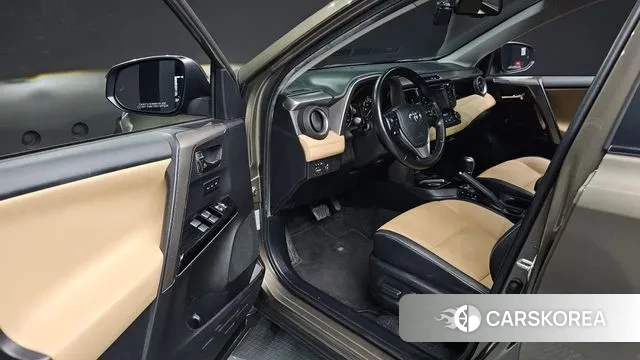 Toyota RAV4 2018 Песочный из Кореи, фото 2