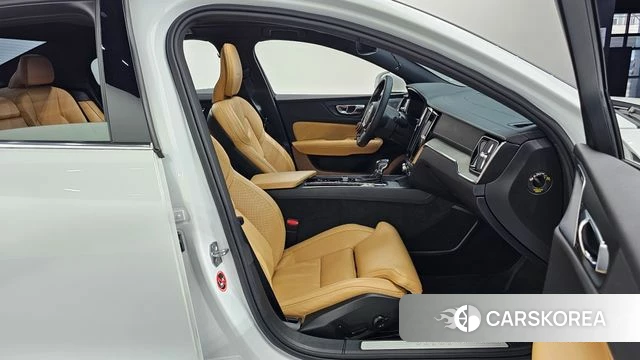 Volvo S60 3rd generation 2019 Белый из Кореи, фото 2