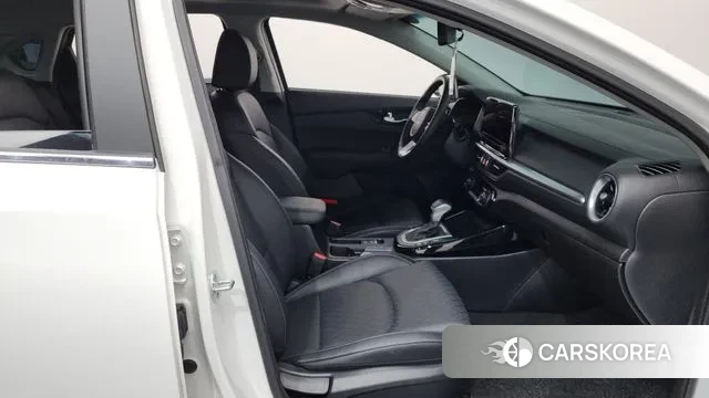 Kia The New K3 2nd generation 2022 Белый из Кореи, фото 2