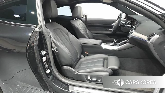 BMW 4 Series (G22) 2022 Черный из Кореи, фото 2