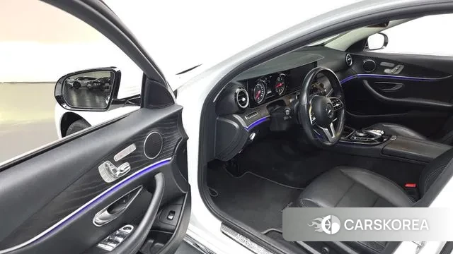 Mercedes-Benz E-Class W213 2019 Белый из Кореи, фото 2