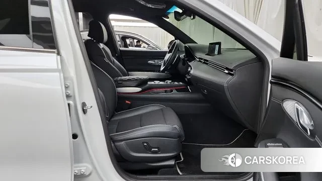 Genesis GV70 2023 Белый из Кореи, фото 2