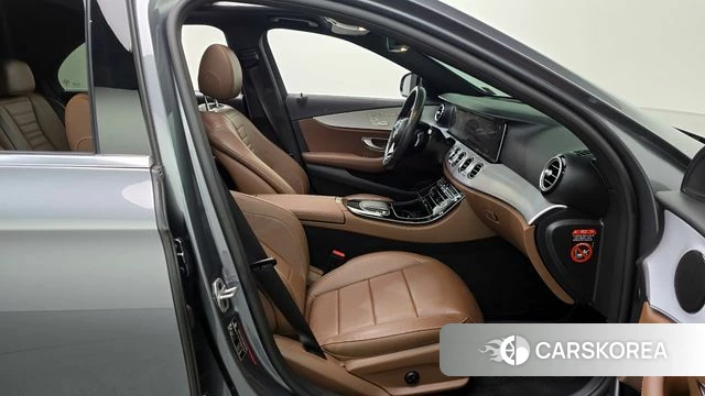 Mercedes-Benz E-Class W213 2020 Серый из Кореи, фото 2