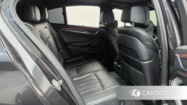 BMW 5 Series (G30) 2018 Серый из Кореи, фото 2