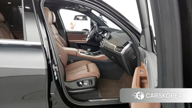 BMW X5 (G05) 2023 Черный из Кореи, фото 2