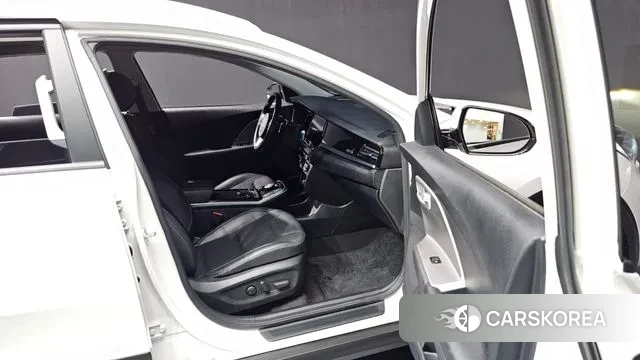 Kia Niro Plus 2022 Белый из Кореи, фото 2