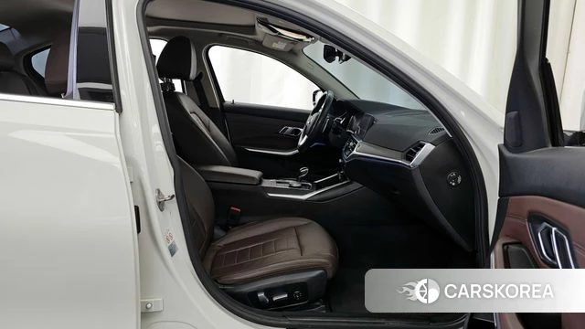BMW 3 Series (G20) 2019 Белый из Кореи, фото 2