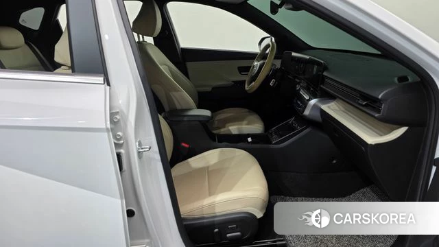 Hyundai Kona (SX2) 2023 Белый из Кореи, фото 2