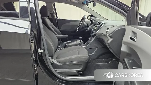 Chevrolet (GM Daewoo) The New Aveo Hatchback 2018 Черный из Кореи, фото 2