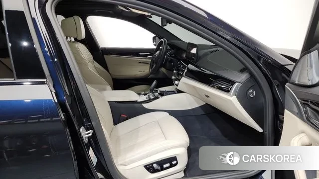 BMW 5 Series (G30) 2022 Черный из Кореи, фото 2