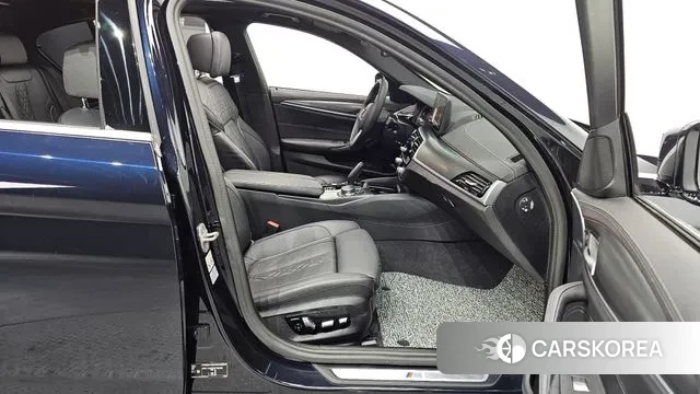 BMW 5 Series (G30) 2023 Черный из Кореи, фото 2