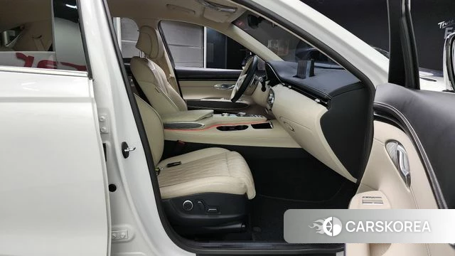 Genesis GV70 2021 Белый из Кореи, фото 2