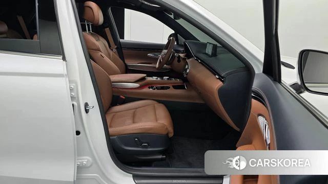 Genesis GV70 2023 Белый из Кореи, фото 2