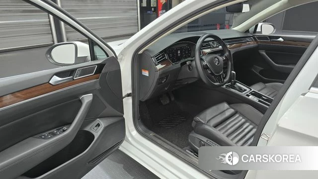 Volkswagen Passat GT (B8) 2018 Белый из Кореи, фото 2