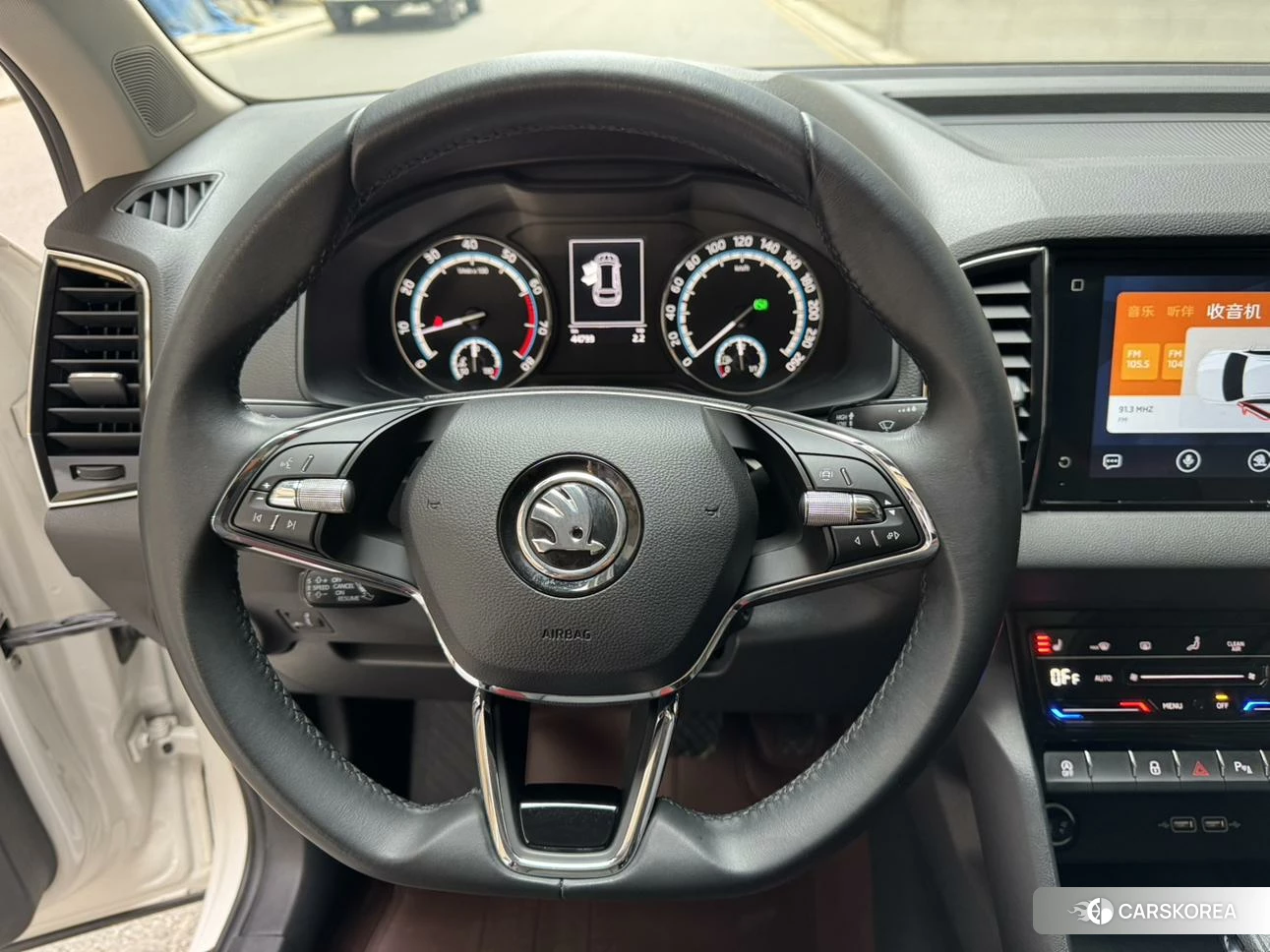Skoda Krok 2021 Белый из Китая, фото 2
