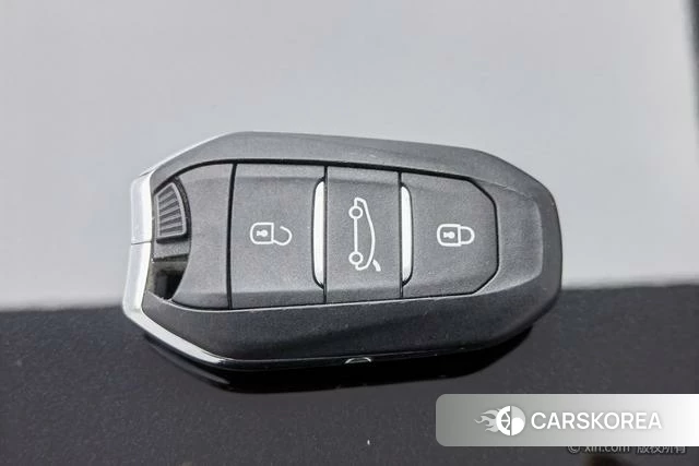 Citroen C6 2023 Черный из Китая, фото 2