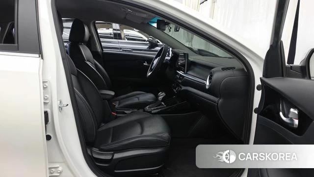 Kia The New K3 2nd generation 2022 Белый из Кореи, фото 2