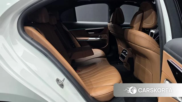 Mercedes-Benz E-Class W214 2024 Белый из Кореи, фото 2