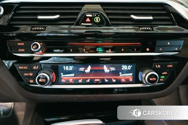 BMW 5 Series (G30) 2018 Белый из Кореи, фото 2