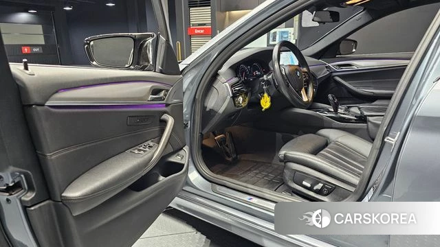 BMW 5 Series (G30) 2018 Цвет галактики из Кореи, фото 2